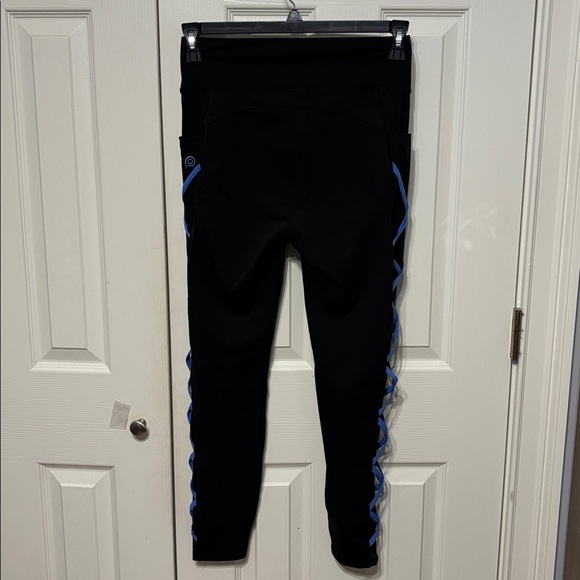 Pop Fit Dial Up Leggings - Picture 6 of 10